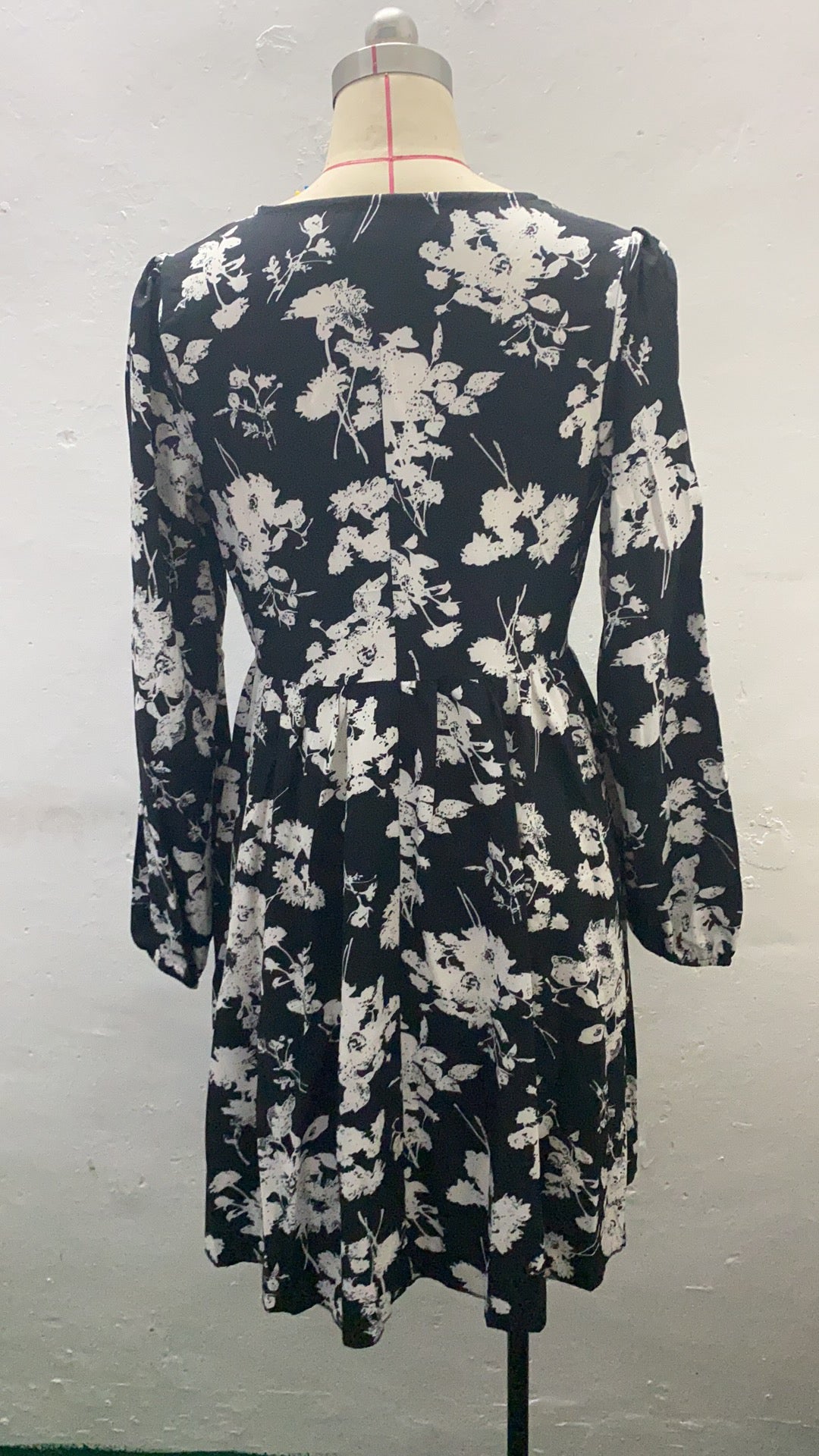 Long Sleeve Printed V neck Dress Elegant Large Swing Dress Slim Sexy