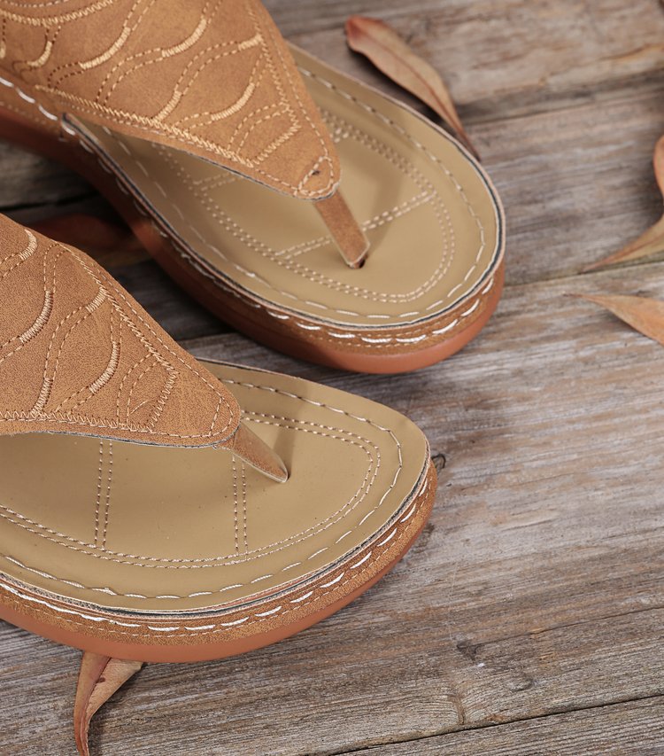 Southeast Asian Buckle Platform Sandals Women Retro Roman Flip Toe Embroidered Beach Slippers