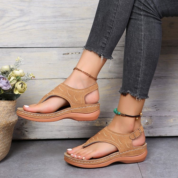 Southeast Asian Buckle Platform Sandals Women Retro Roman Flip Toe Embroidered Beach Slippers