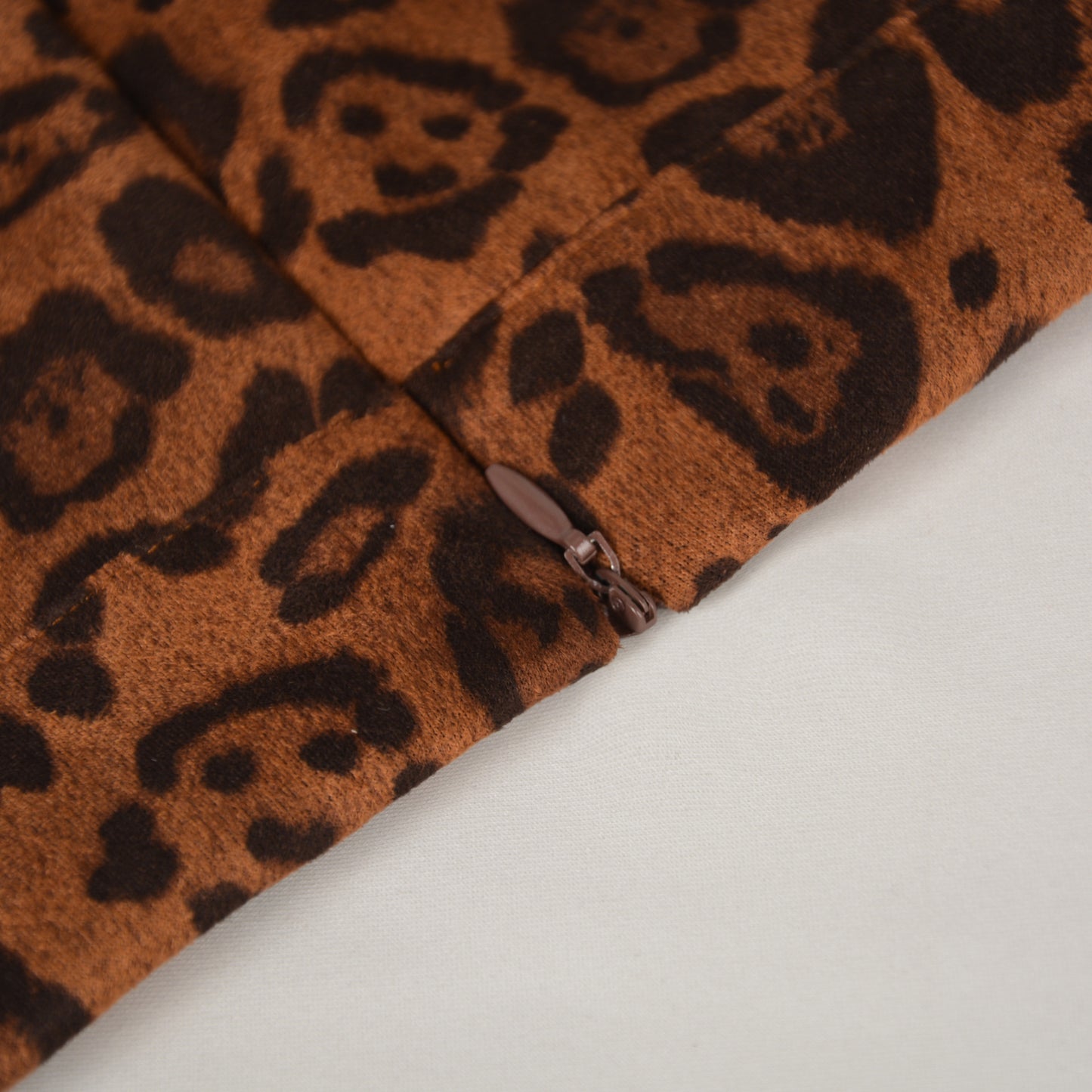 Autumn Winter Smiley Face Leopard Suede Skirt Women Sexy High Waist Printed Midi Skirt Women Clothing