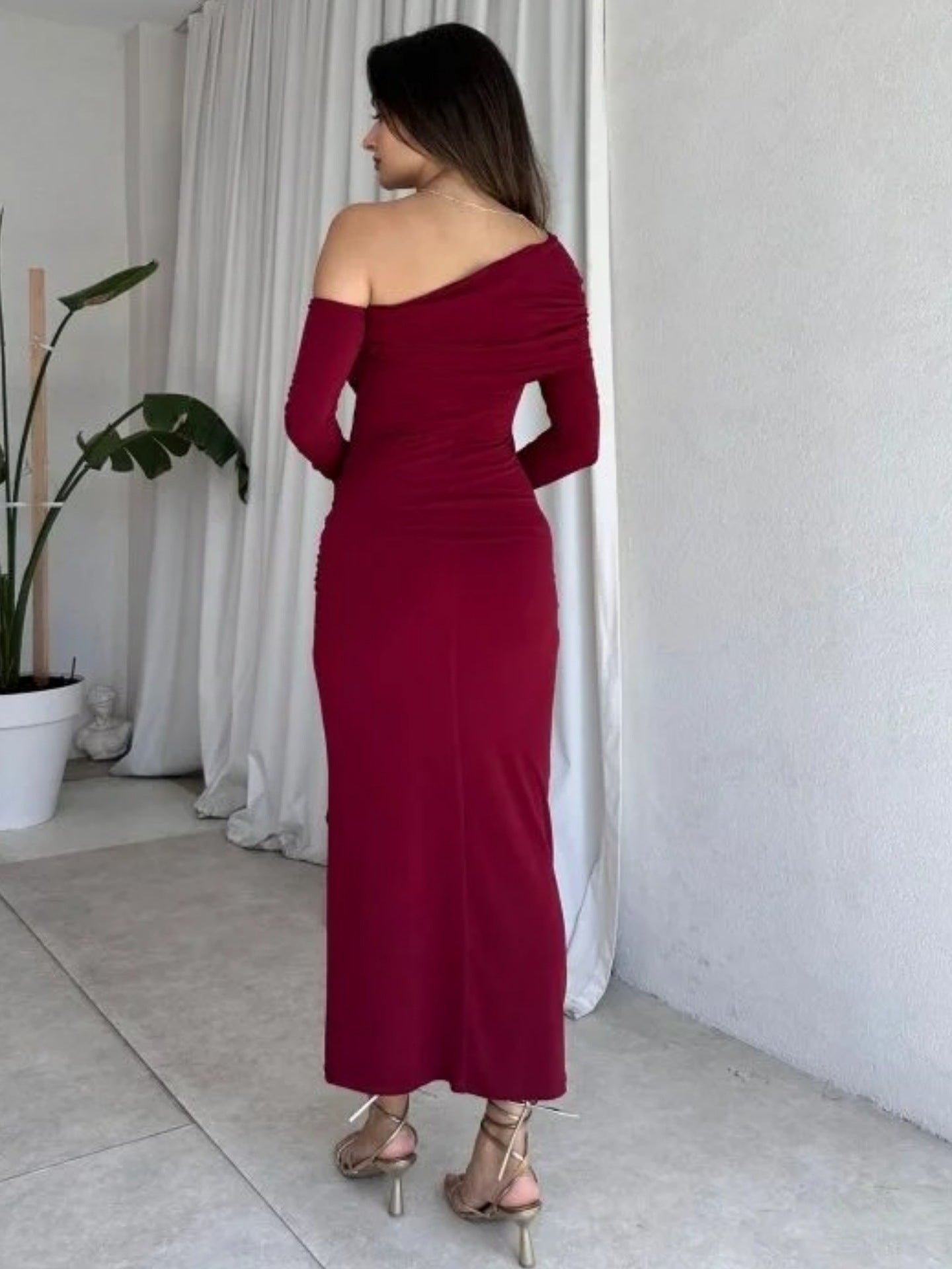 Autumn Elegant Women Single Shoulder Solid Color Long Sleeve Slim Fit Sexy Sheath Pleated Dress