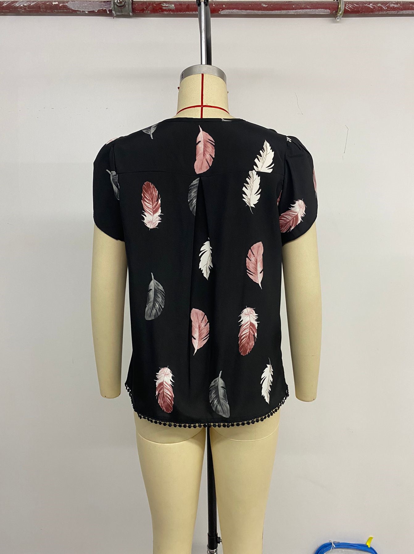 Top Personality V neck Puff Sleeve Feather Printed Shirt for Women