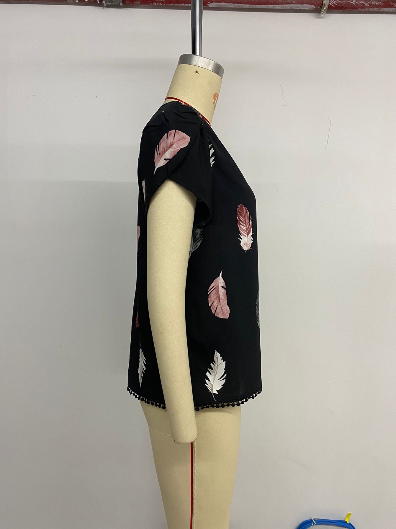 Top Personality V neck Puff Sleeve Feather Printed Shirt for Women