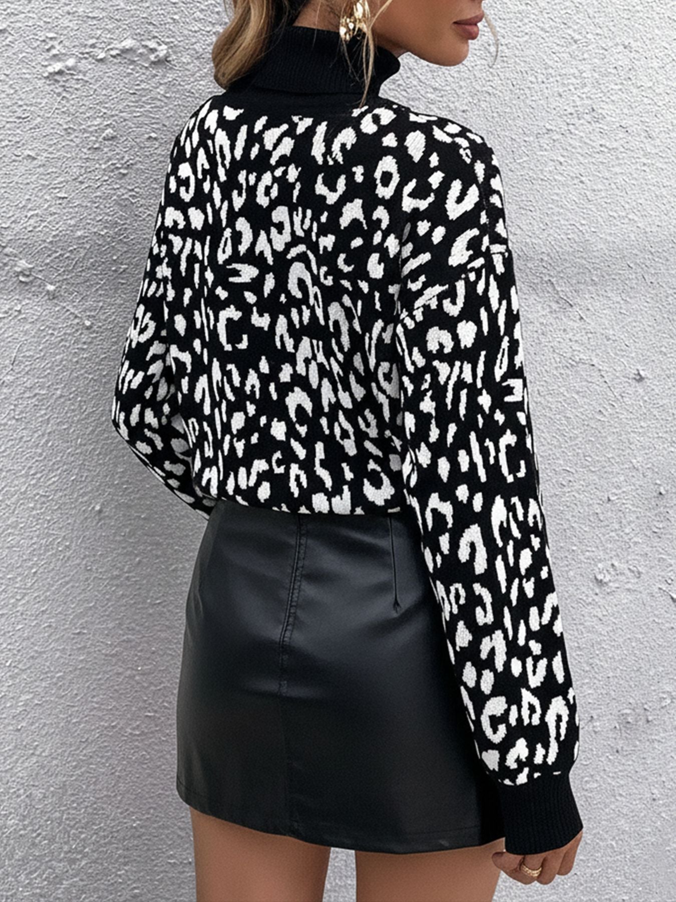 Autumn Winter Casual Retro Warm Loose Black White Leopard Print Turtleneck Sweater for Women